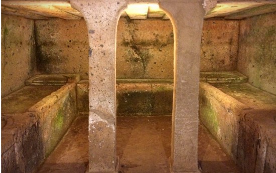 Etruscan tombs tours from Rome in Limo _ Stefano Rome Tours to Italian countryside
