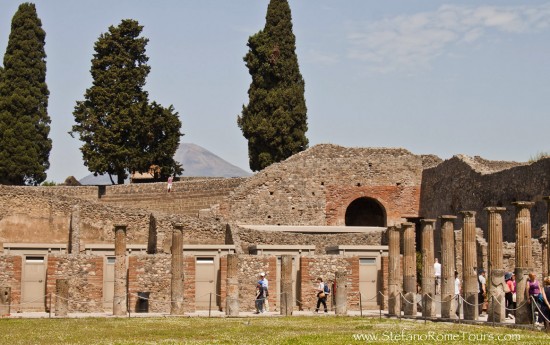 Rome to Amalfi Coast Transfer with Visit in Pompeii