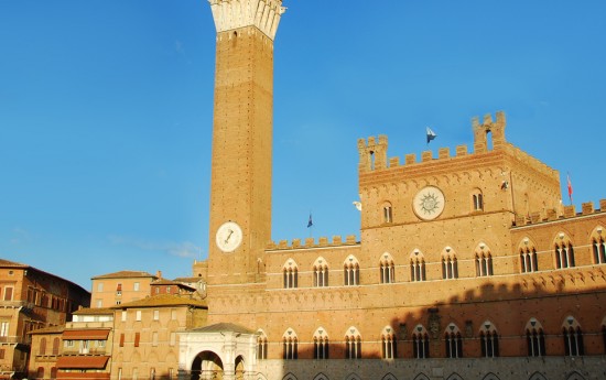 Florence to Rome Transfer with Tuscany visit