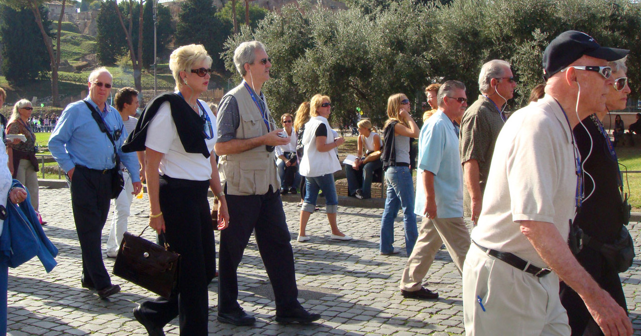 how to dress when visiting Rome Italy travel tips