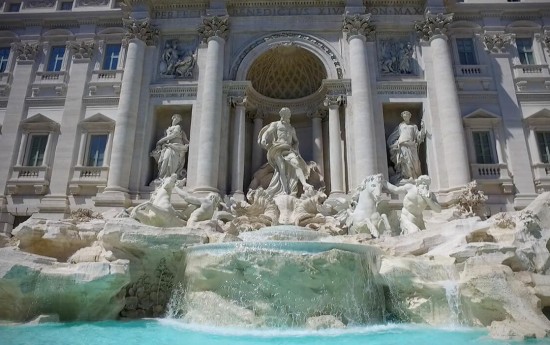 Trevi Fountain Rome private tours in limousine