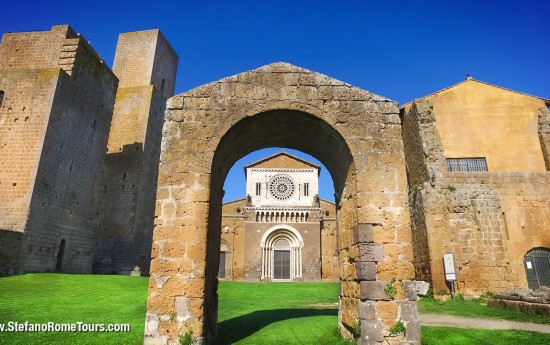 St Peter's Basilica Tuscania  debarkation tour from Civitavecchia to Rome countryside