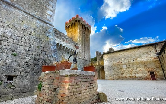 Medieval Castle in Tuscany Tour from Rome