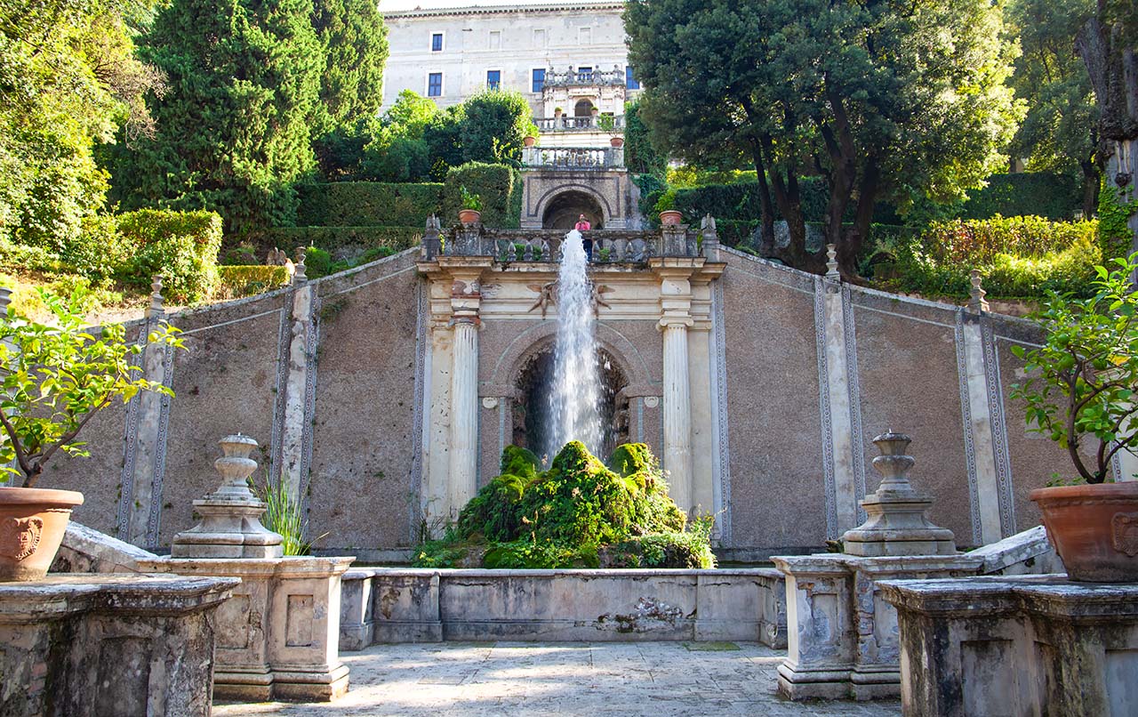 Fountain of the Dragons Villa d'Este Tivoli tours from Rome